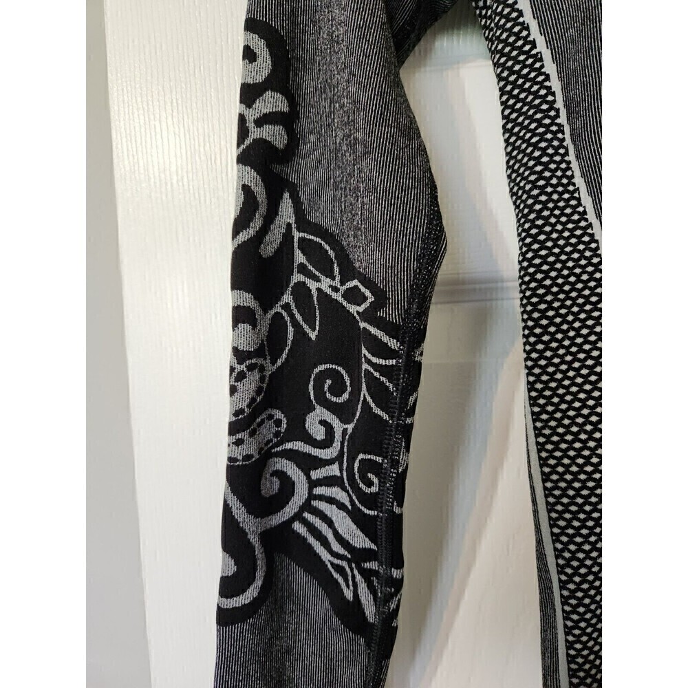 Athleta 1/2 Zip Jacket Hooded Sx XS Grey With Black Floral Accent EUC - Picture 3 of 8